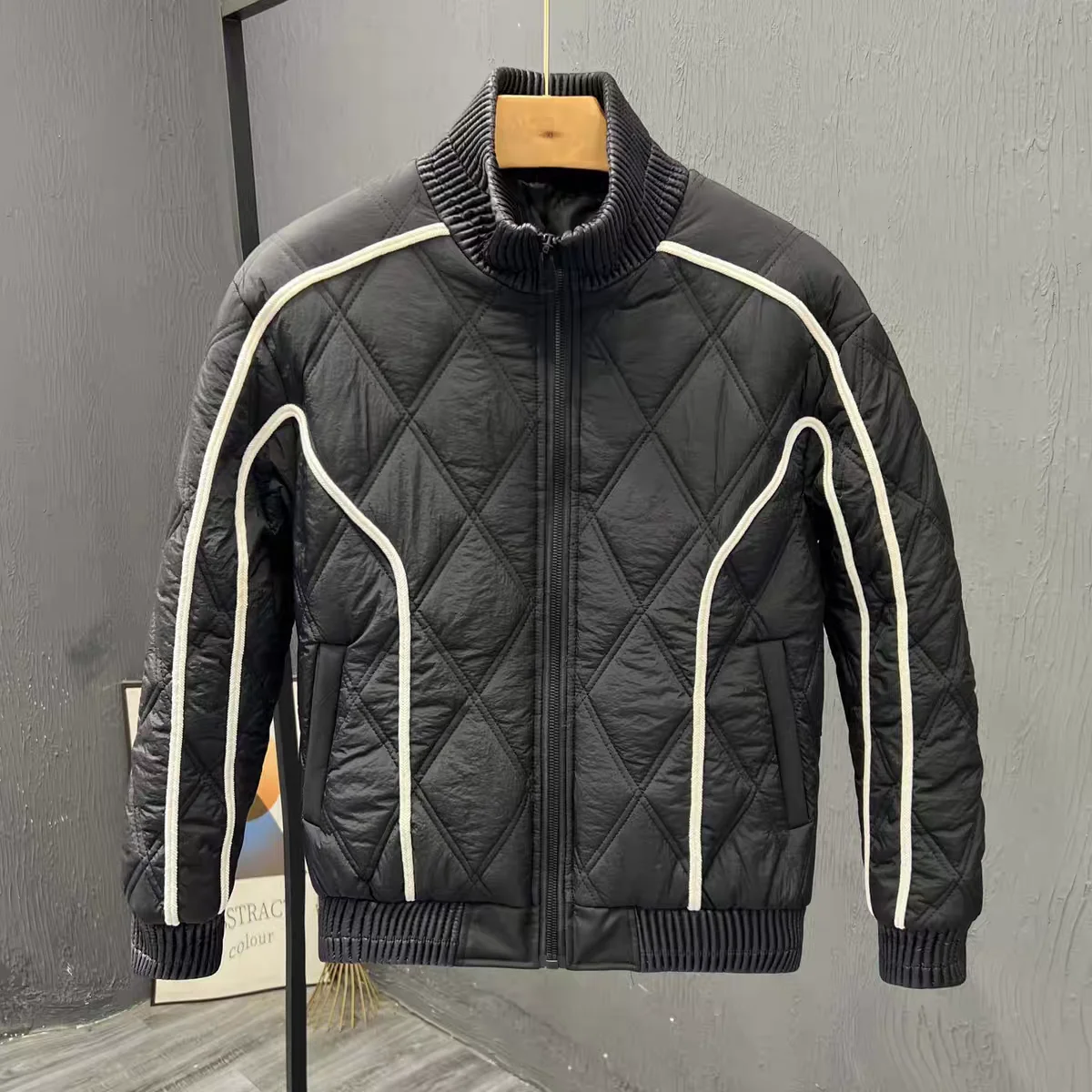 

Зимняя утепленная хлопковая куртка мужская свободного кроя с воротником-стойкой, в стиле пэчворк, бренд Tagkita, с полиэстеровым наполнителем, молодежная повседневная куртка