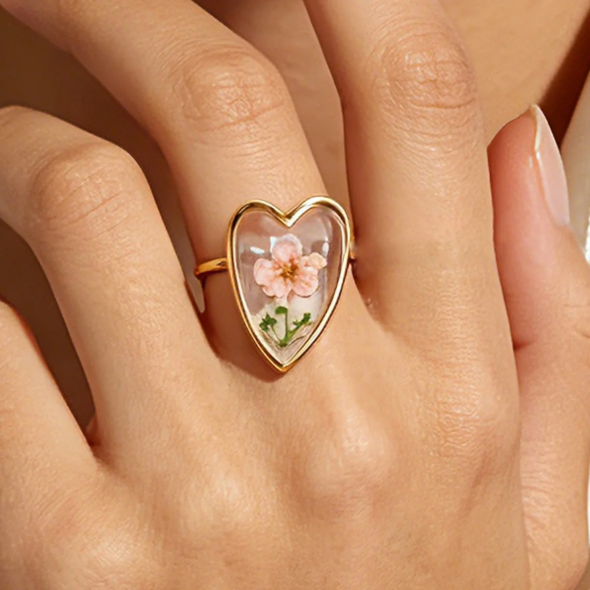 Elegante geometrische Herzringe aus Kunstharz für Frauen, goldfarben, Edelstahl, rosa Blumenmuster, Ring, Party, Hochzeit, Schmuck, Geschenk – Detail 9