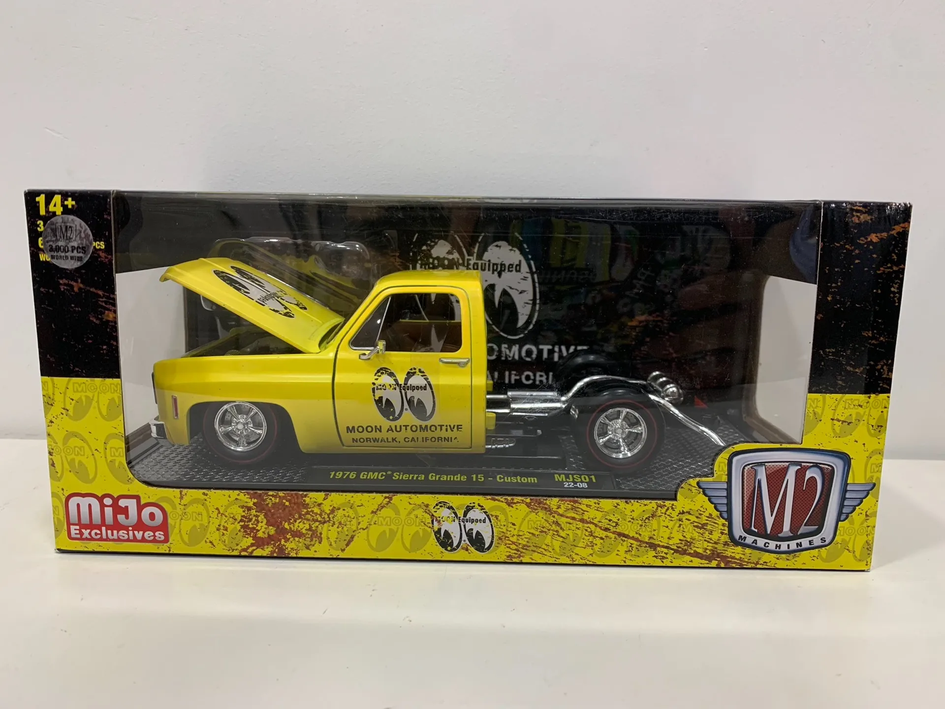 Diecast M2 1/24 Sca… - image