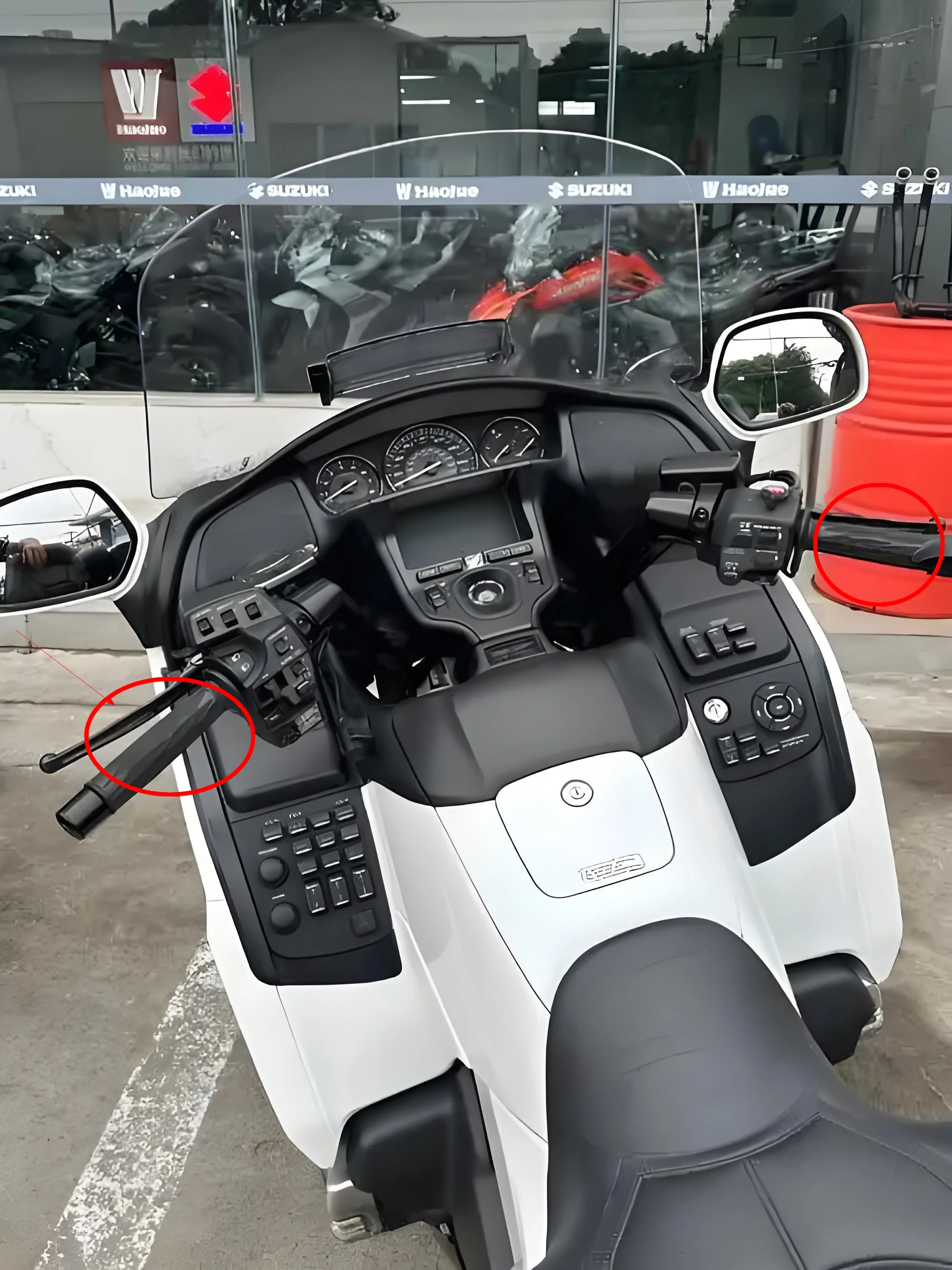 Suitable for Honda Gold Wing Gl1800/F6B Driver Handle Cover/Handlebar Rubber Cover/Throttle Cylinder from 2001 to 2017