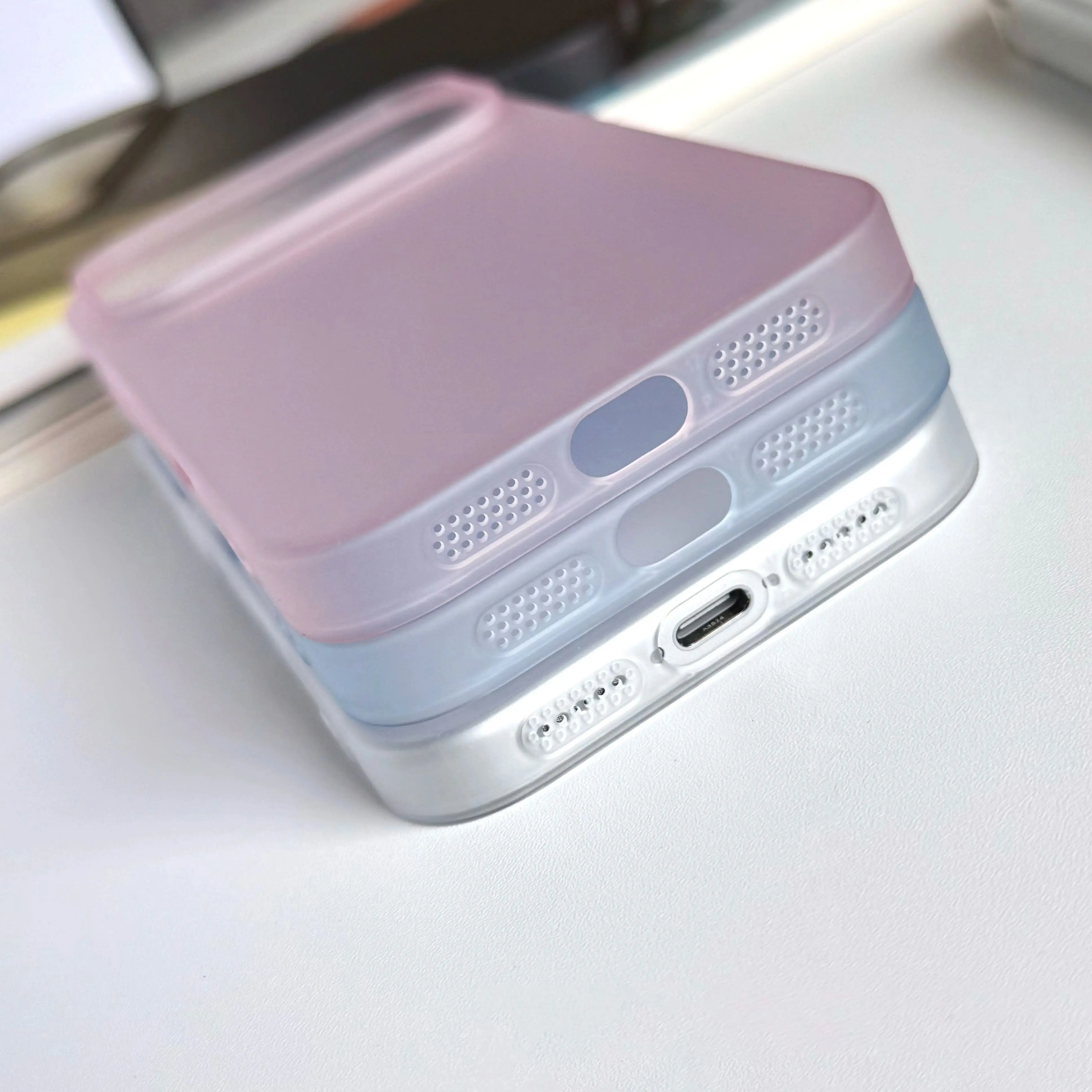 超薄型半透明つや消しPCハードケース iPhone Air - Matte Frosted Case のレビューと価格