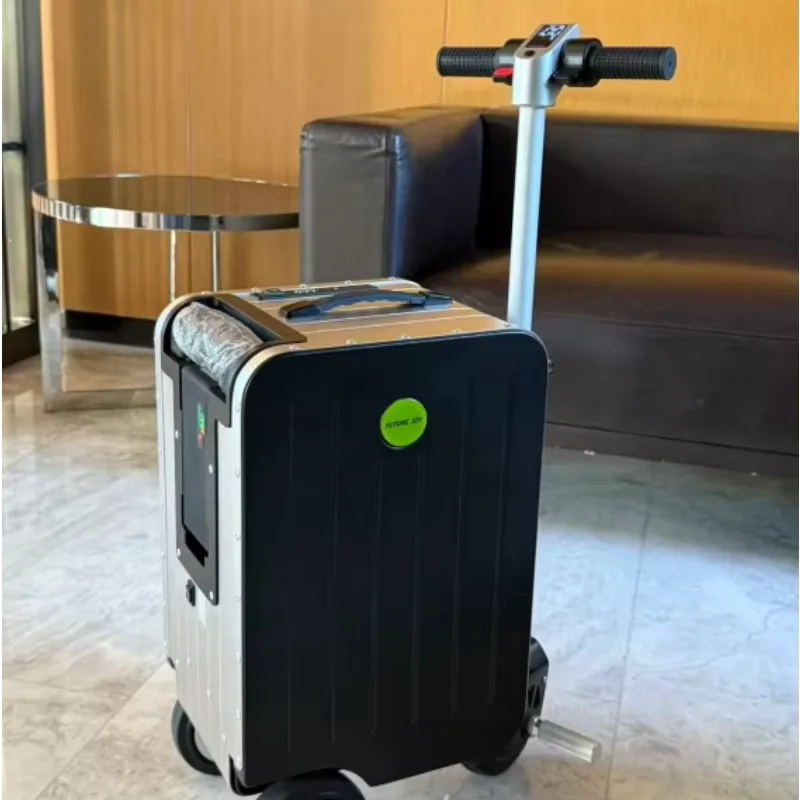 حقيبة سفر كهربائية متينة ومطورة لعام 2026، يمكن التحكم بها عبر تطبيق الهاتف المحمول