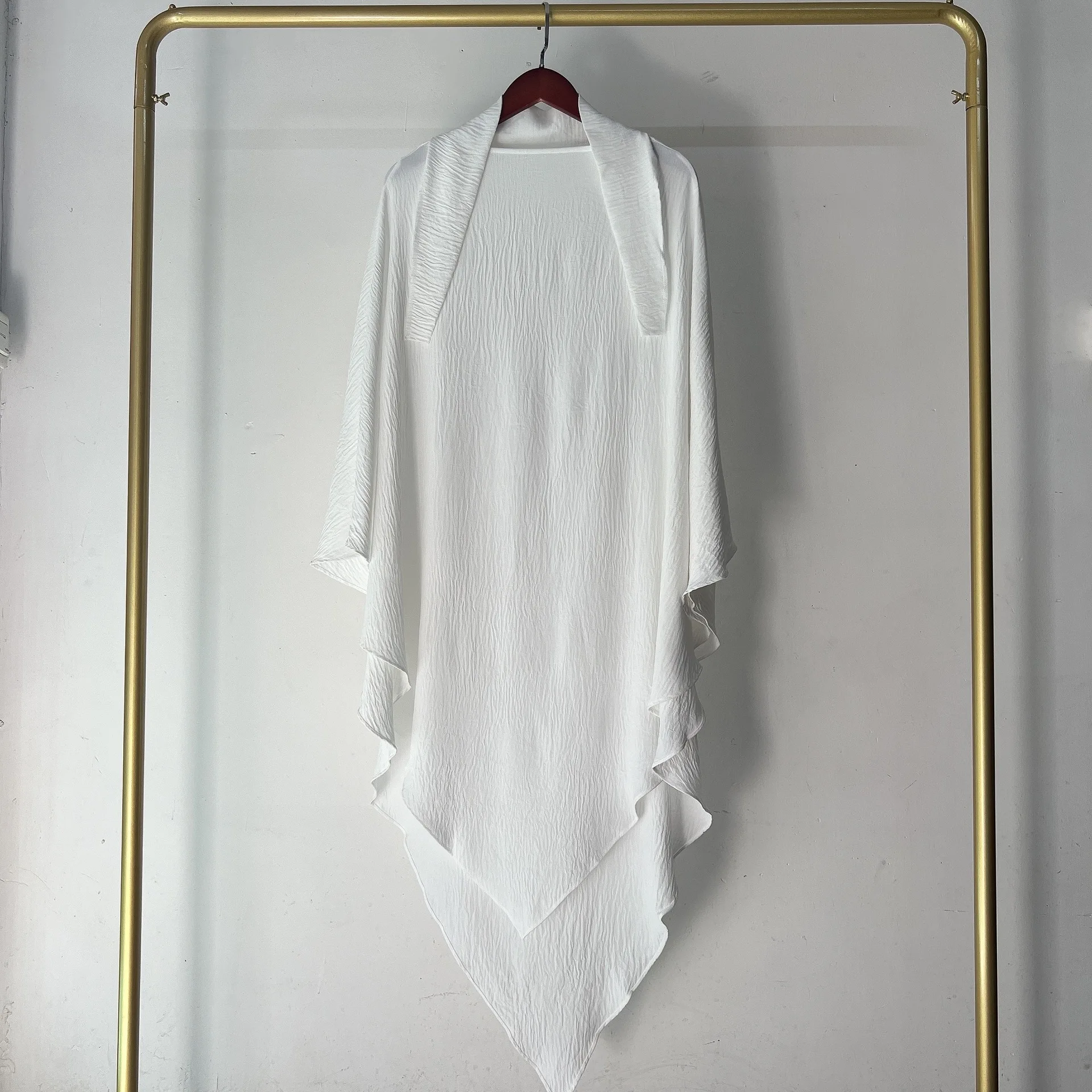 

Новое винтажное комплектное платье из двух предметов: однотонная длинная юбка и однослойная накидка из полиэстера (фабричное производство)