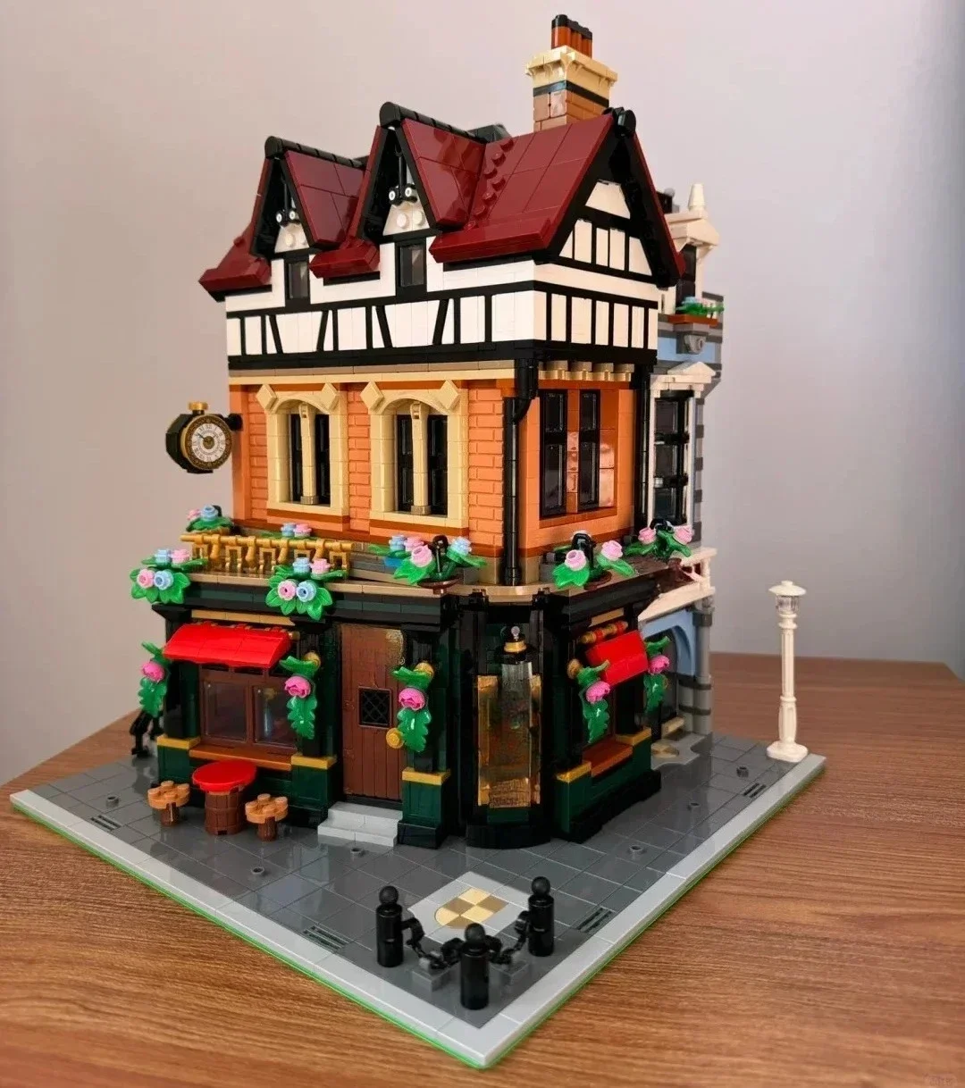 street corner Modular Building Blocks Sets Compatible With Legoed Particles Suitable For Christmas Gifts 10350