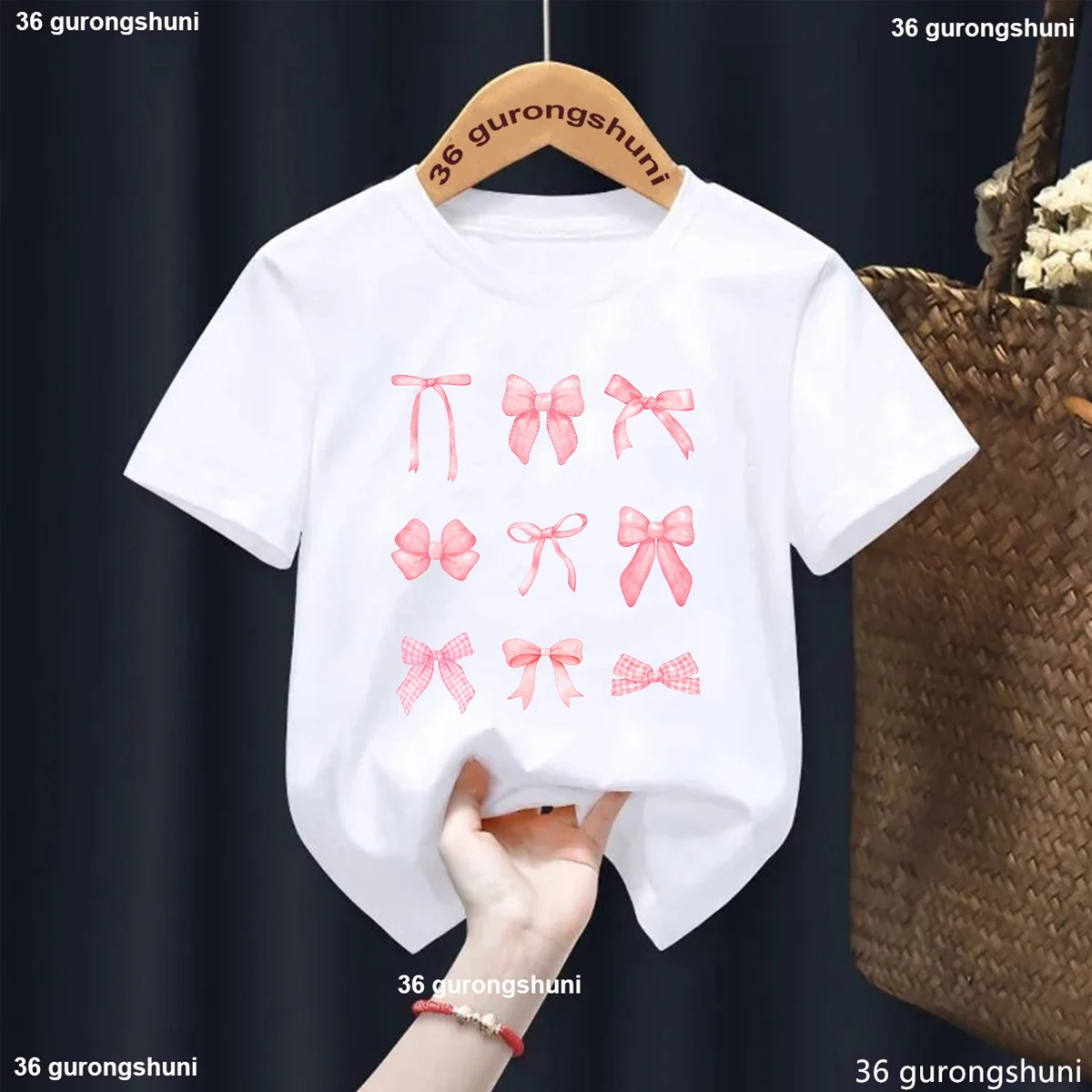 Letnie dziewczęce koszulki z krótkim rękawem Top dziecięcy moda dla malucha Bowtie drukuj O-Neck koszulka z krótkim rękawem dziecięce ubrania w cukierkowym kolorze