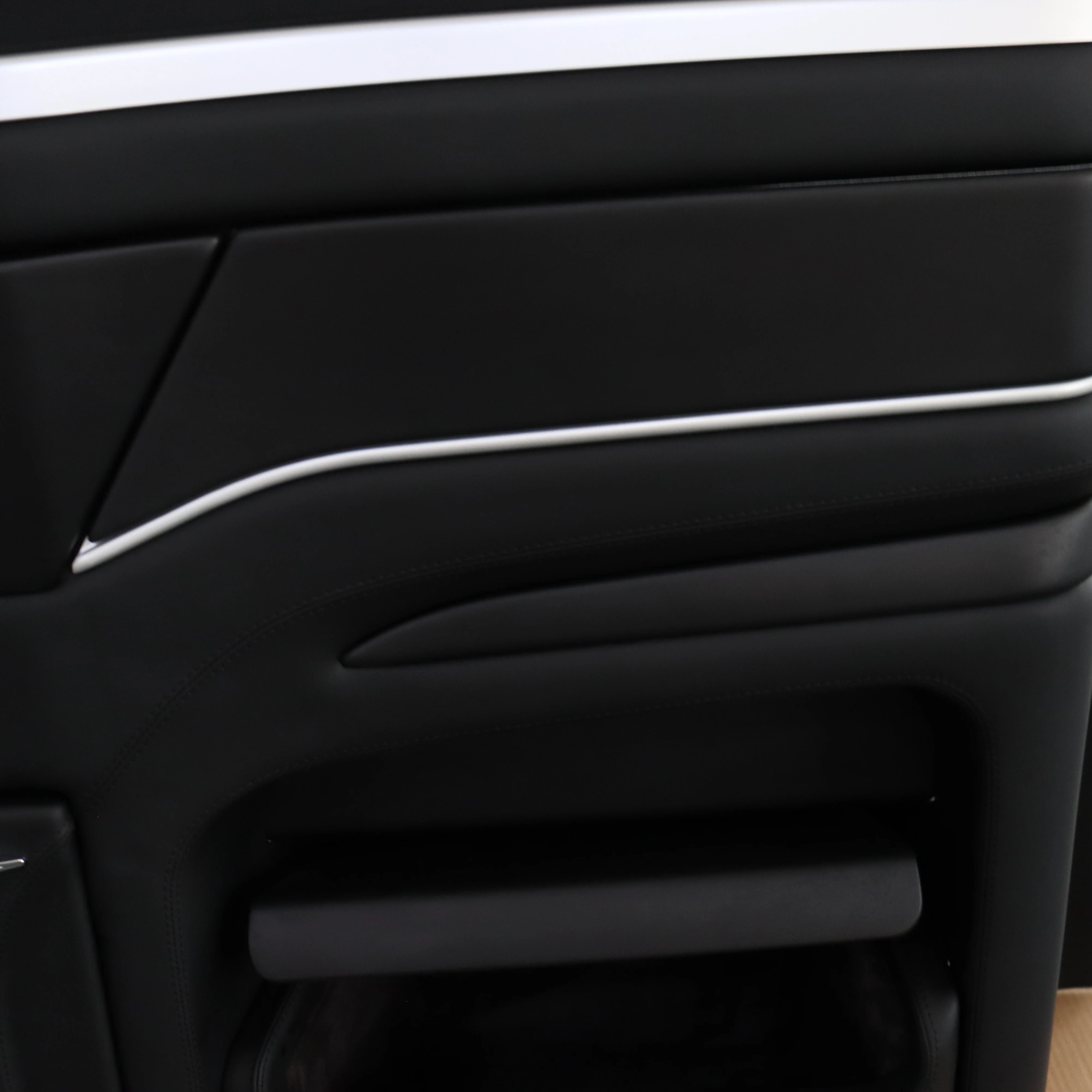 2024 VST Modified Van VIP Custom Interior Lift TV Luxury Alphard Car Partition Wall for Alphard Vellfire