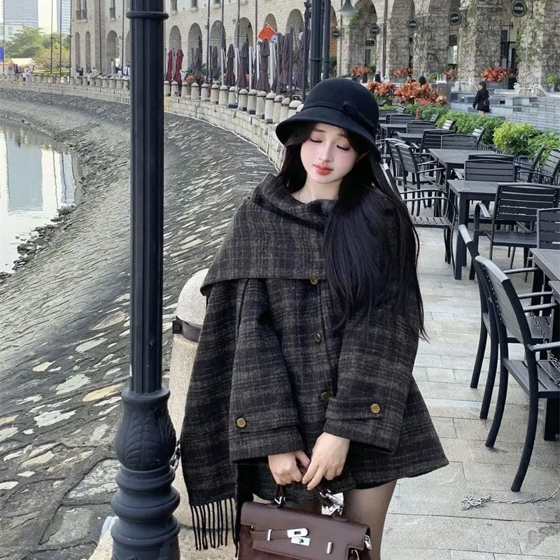 

Korea Retro Plaid Shawl Woolen Coat Women Autumn New High-End Loose Tassel Temperament Woolen Cape Top