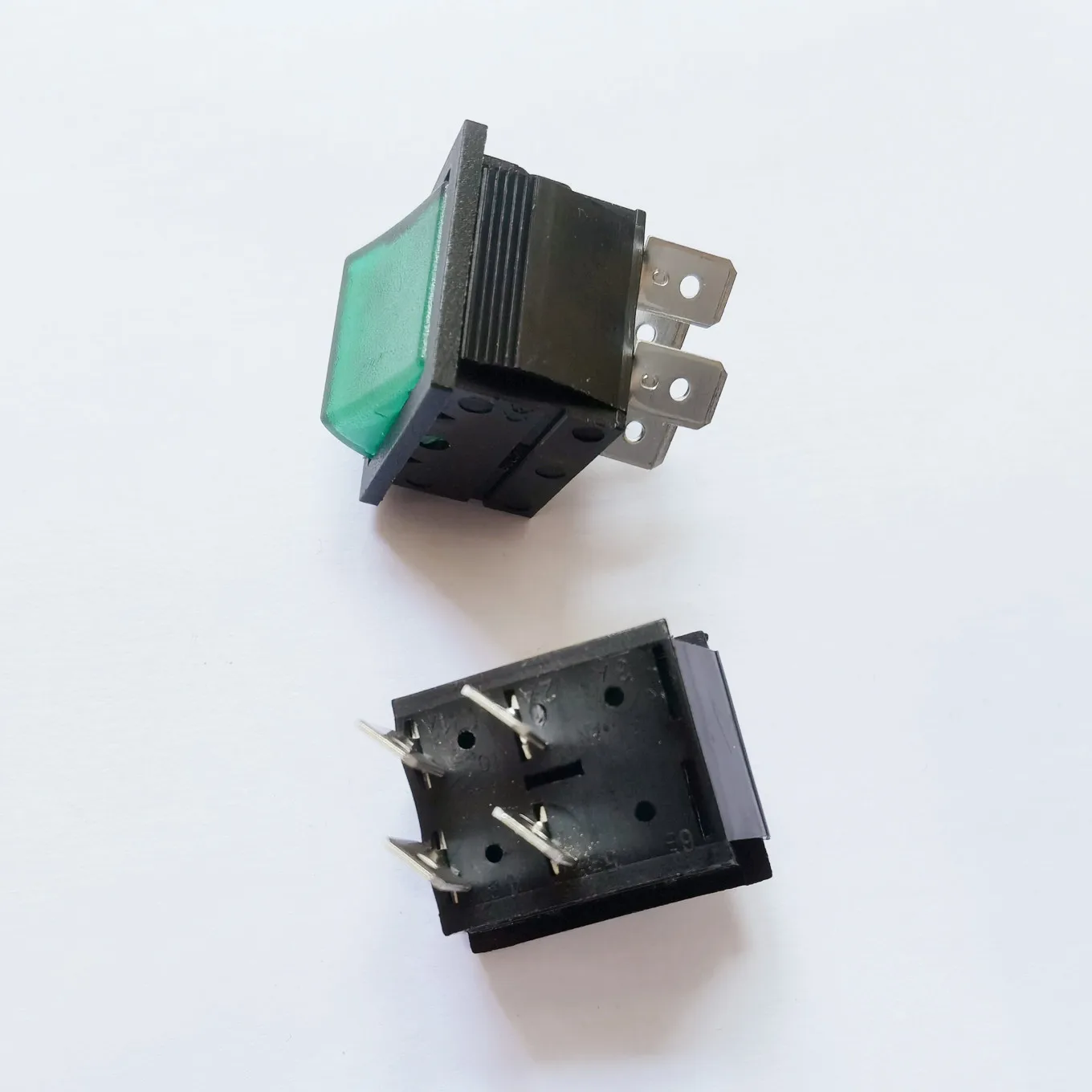 Original Neu 100% C1553AL C1353AA C1353AL C1350AL C1353AB Wippschalter 16A 4-polig 2-stufig – Detail 4
