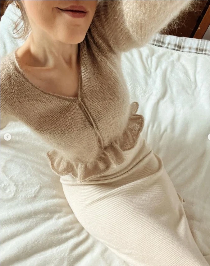 Light gray slim fit small top knitted sweater cardigan jacket women's ruffled edge women's style small cardigan long sleeved