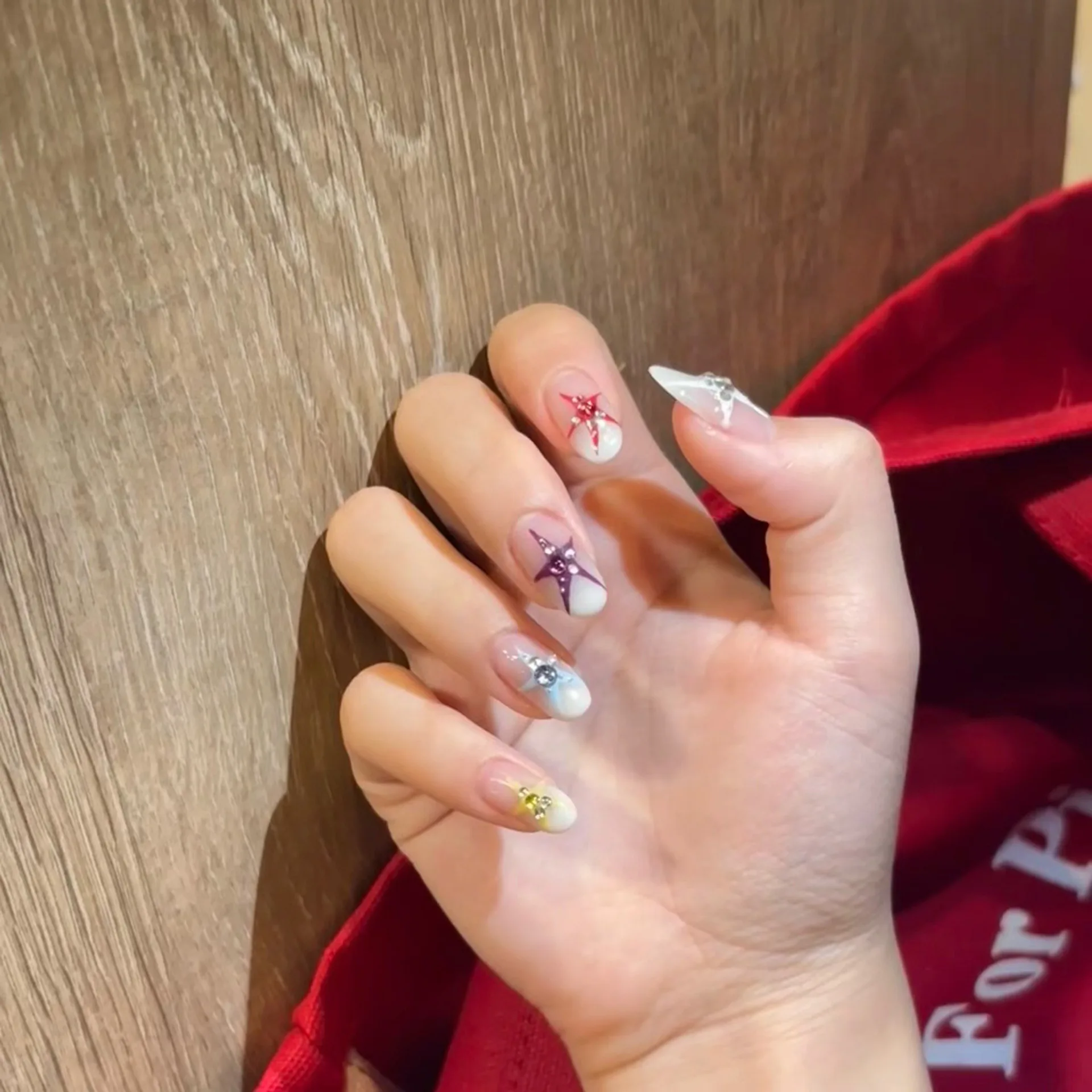 10Pcs Handmade Short Press on Nails Milk White Gradient Color Rhinestone Star Design False Nail Wearable Y2K Nail For Girl Women