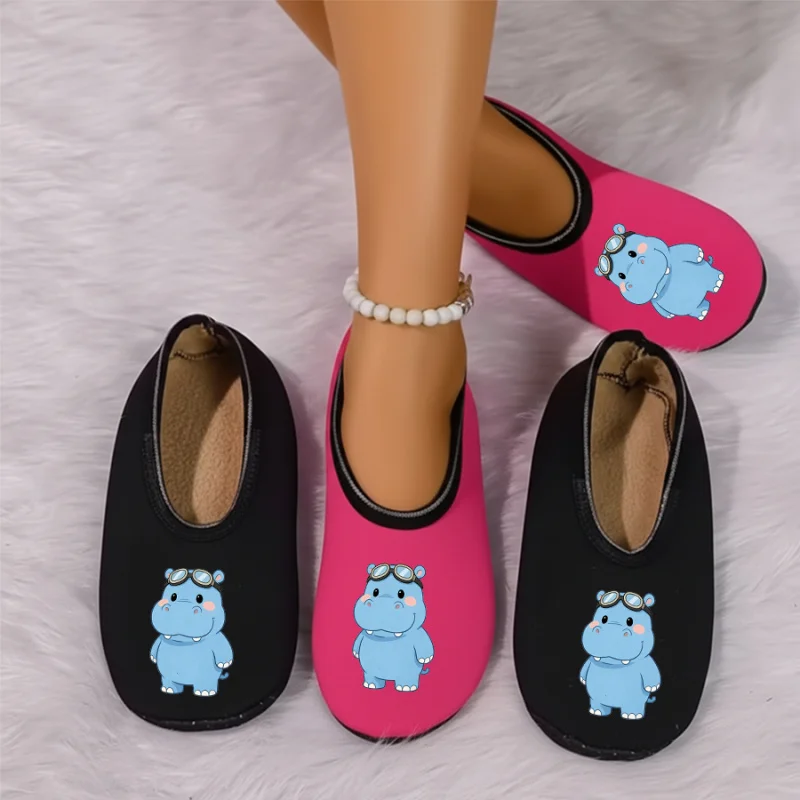 

Четырехсезонные носимые пары с мультяшным птичьим принтом и тонкой бархатной подкладкой, дышащие, высокоэластичные, противоскользящие тапочки для пола.