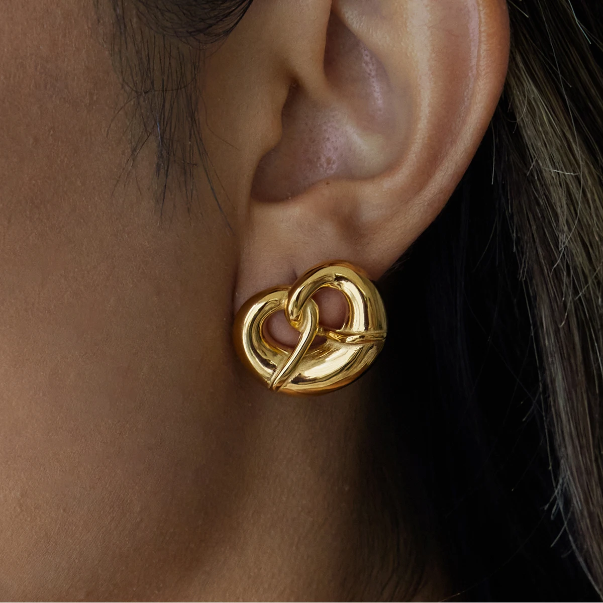 

AIKOER Fashion Personality 18K Gold Color Plated Large Pretzel Heart-Shape Earrings Hypoallergenic Stainless Steel Jewelry Party