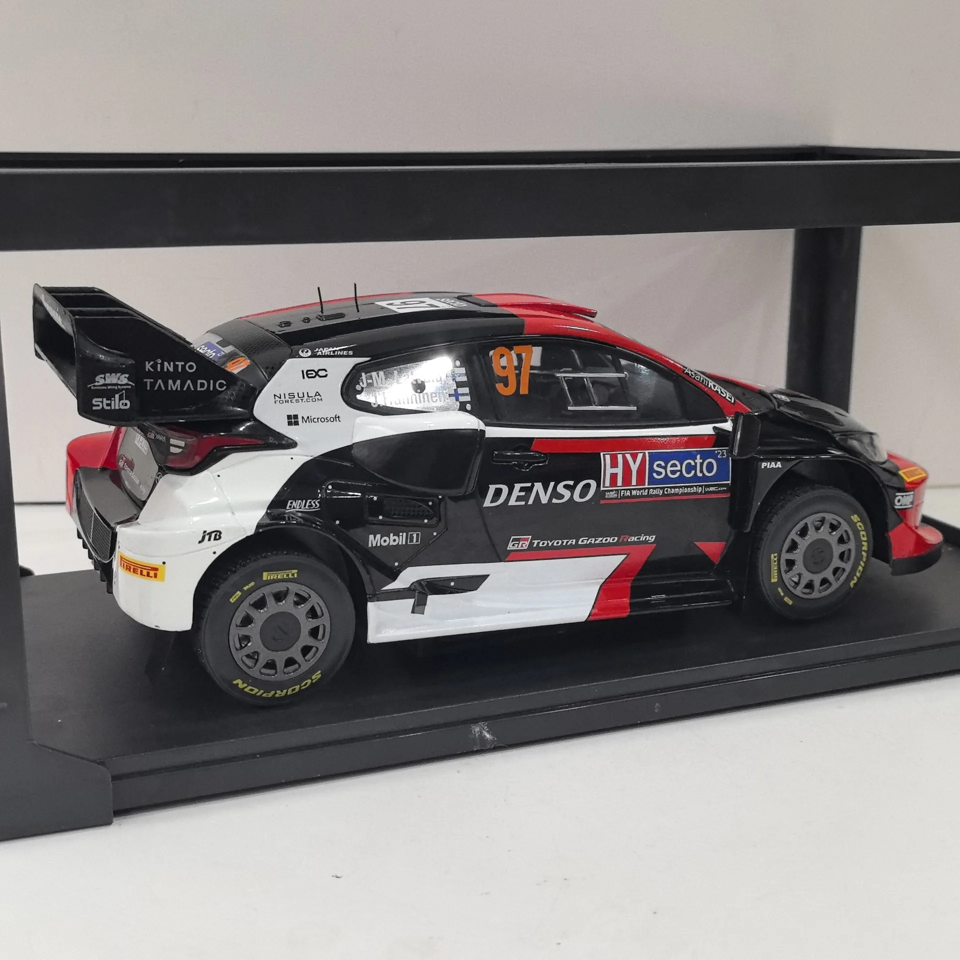 ダイキャスト IXO 1:18 スケール トヨタ GR ヤリス # 97 2023 トヨタ ヤリス レーシング合金車モデル グッズ玩具ギフトお土産ディスプレイ
