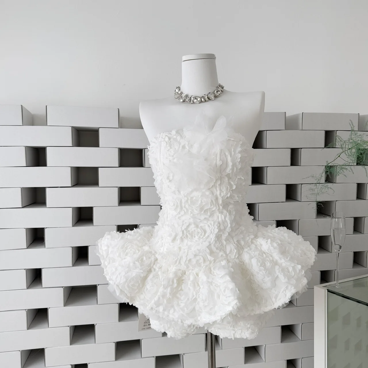 

Изысканное короткое платье с 3D цветочным декором, сексуальное, с корсетным лифом, приталенное, с расклешенной юбкой, женская повседневная спортивная одежда, весна 2026, новый стиль