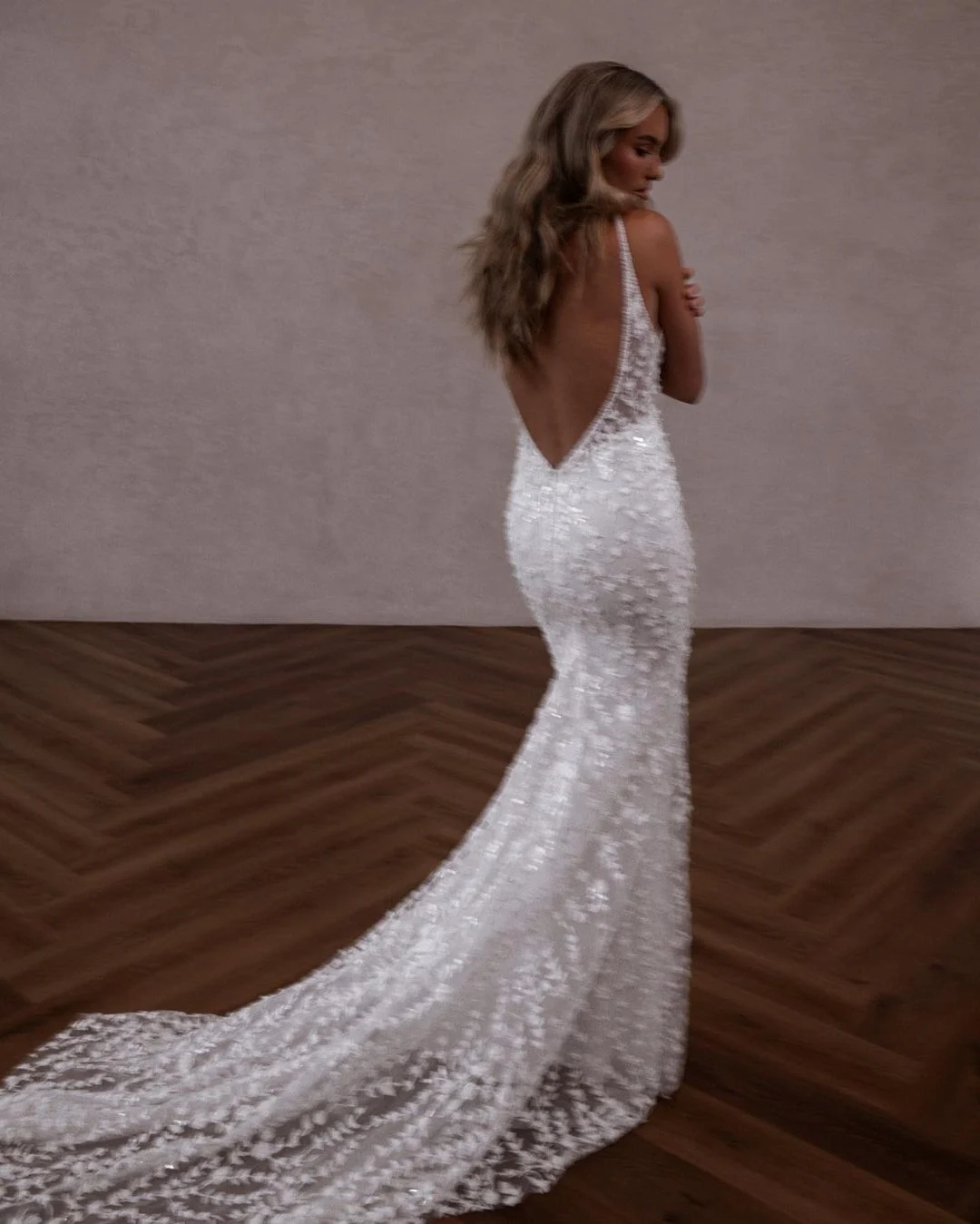 Bohemian Mermaid Wedding Dress 2024 Backless Spaghetti V Neck Lace Appliqued Beach Bridal Gown Robe de mariee for Bride