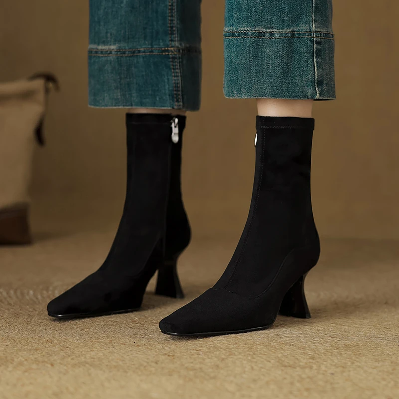 حذاء نسائي مصنوع من قماش Suedette بمقدمة مدببة وكعب عالي للكاحل مع سحاب جانبي من الجلد أو بطانة مخملية حذاء شتوي