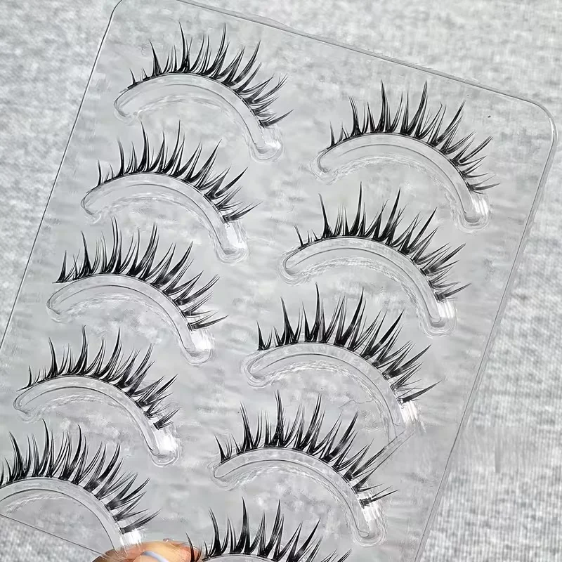 5 pairs of cute and sweet cartoon style false eyelashes, cat eye effect, mixed length of 10-15 millimeters, D-roll and C-roll