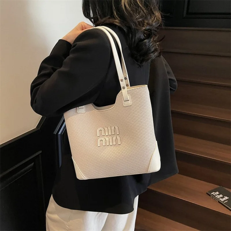 

Sophisticated Women's Handbag Made Of PU Leather Boasting Bratislava High-End Durable Lightweight Commuter Design​