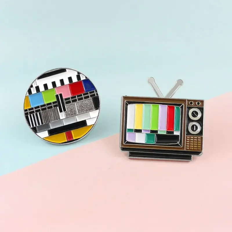 Wannee Classic Old TV Brooch No Signal Rainbow TV Screen Shape Enamel Pin Friends Gift