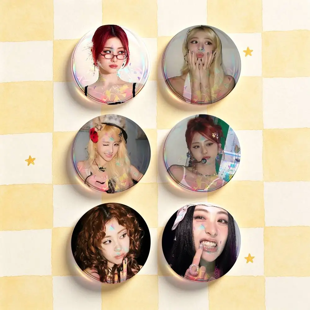Y-Yunjin Badges 25 32 44 58 75 mm Round Customizable Wholesale Fan goods Self-made fan freebies