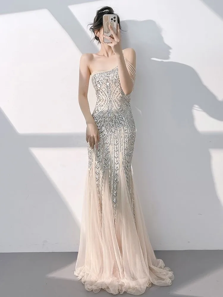 

A new champagne-colored one-shoulder light luxury and niche dress for hosts