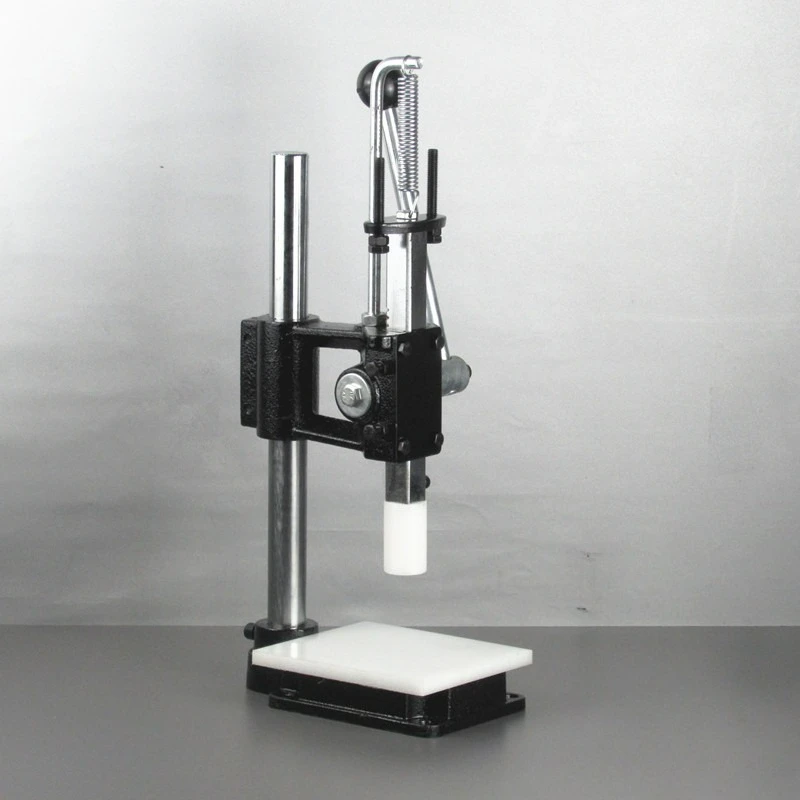 Dispensing , glue pot, pointed nozzle bottle, glue bottle, empty glue sealing machine, capping machine