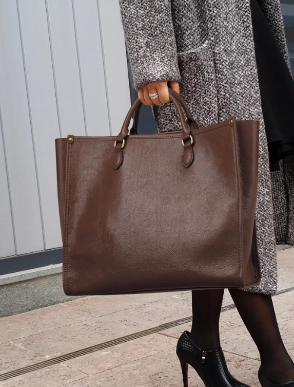

Top-grain cowhide women's light luxury niche high-end daily commuting all-match handheld shoulder crossbody extra-large bag