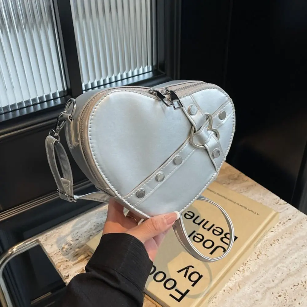 

Vintage New Design Y2k Heart Crossbody Bag Solid Color Leather Small Chain Rivet Bag JK Gothic Purse Tote Handbag Girls