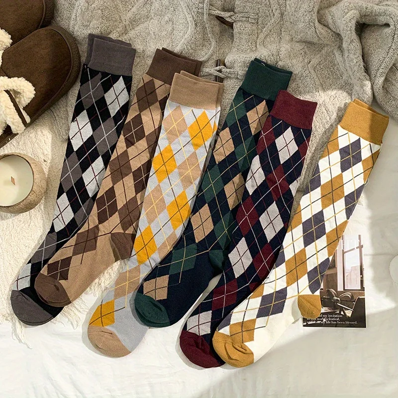 1 Paar diamantkarierte Kniestrümpfe für Damen im Herbst/Winter im englischen College-Stil, bequem, dick gestrickt, handwerklich