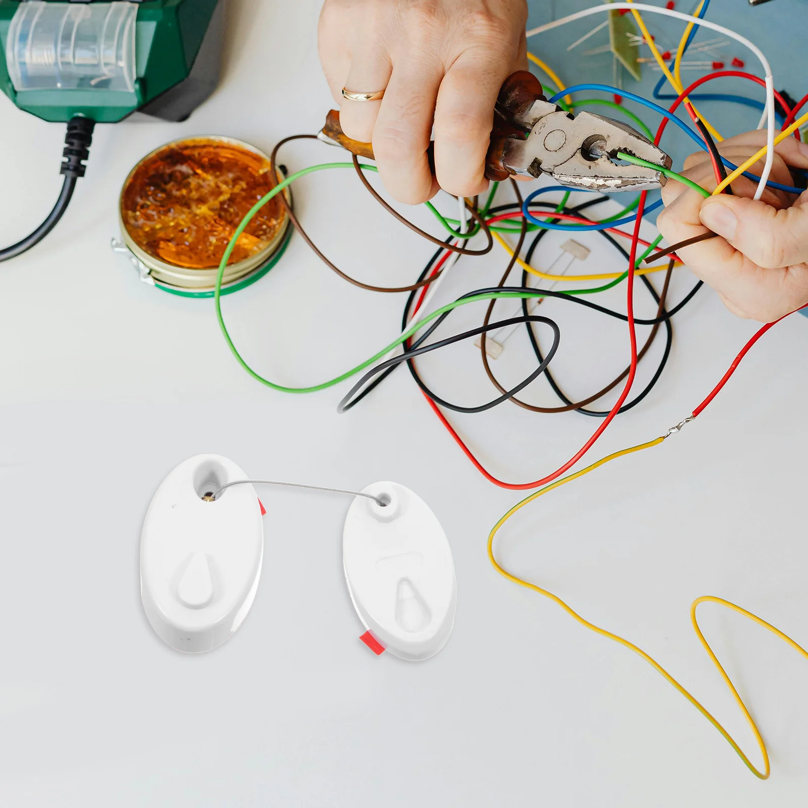 

Anti-Theft Retractable Display Box with Automatic Retraction Steel Wire for Laptop Dvd Hardware Security in Showroom White