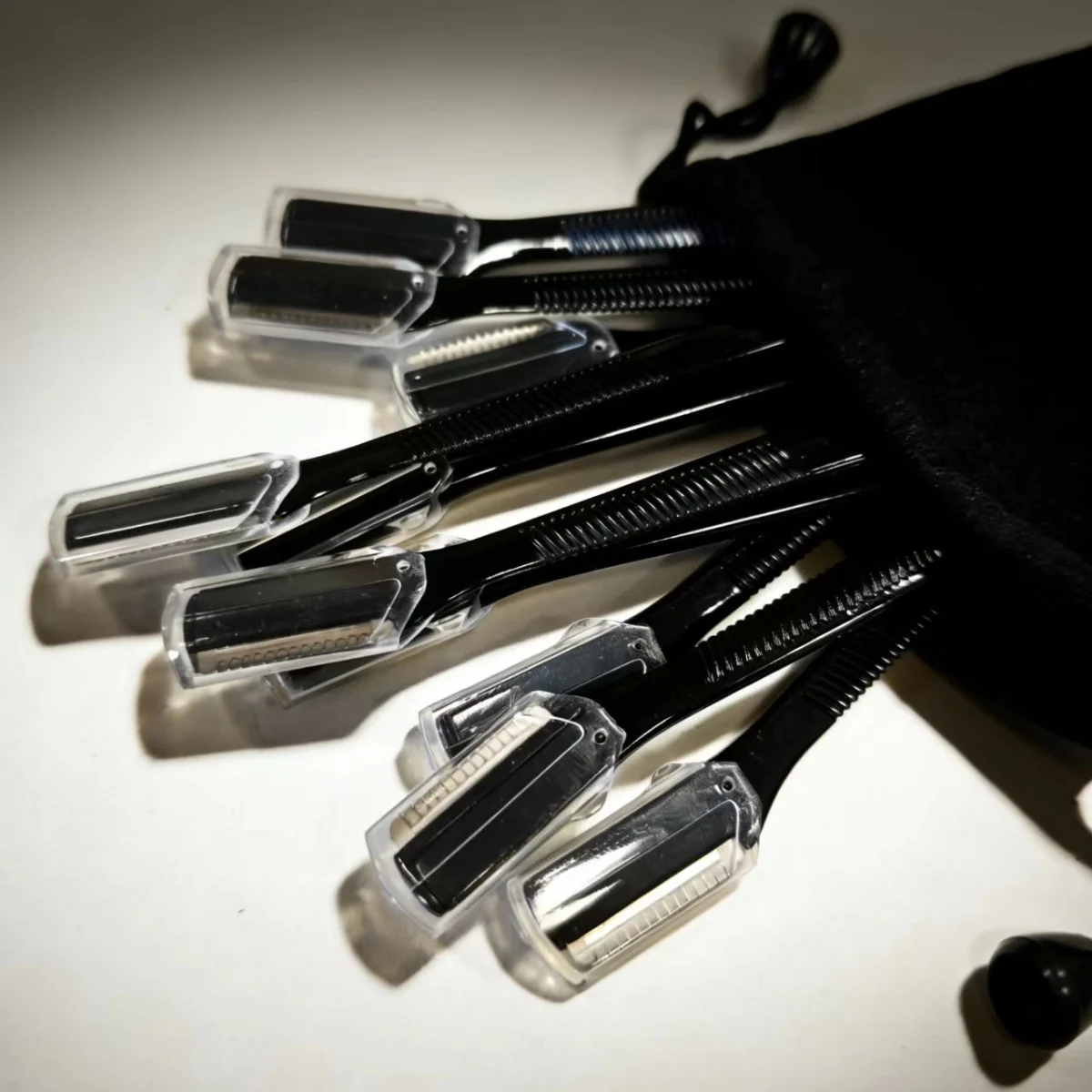 10Pcs Eyebrow Razor Set Black Plastic Handle Safety Dermaplaning Tool Women Facial Hair Trimmer Shaper With Pull-Out Flannel Sto