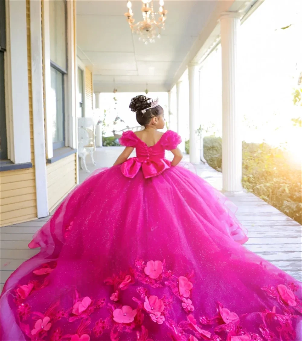 

Ярко-розовое бальное платье Платье для девочек-цветочниц с пышными рукавами, большой бант и цветочной аппликацией Воздушно, блестящее тюлевое платье с длинным шлейфом для девочек-цветочниц