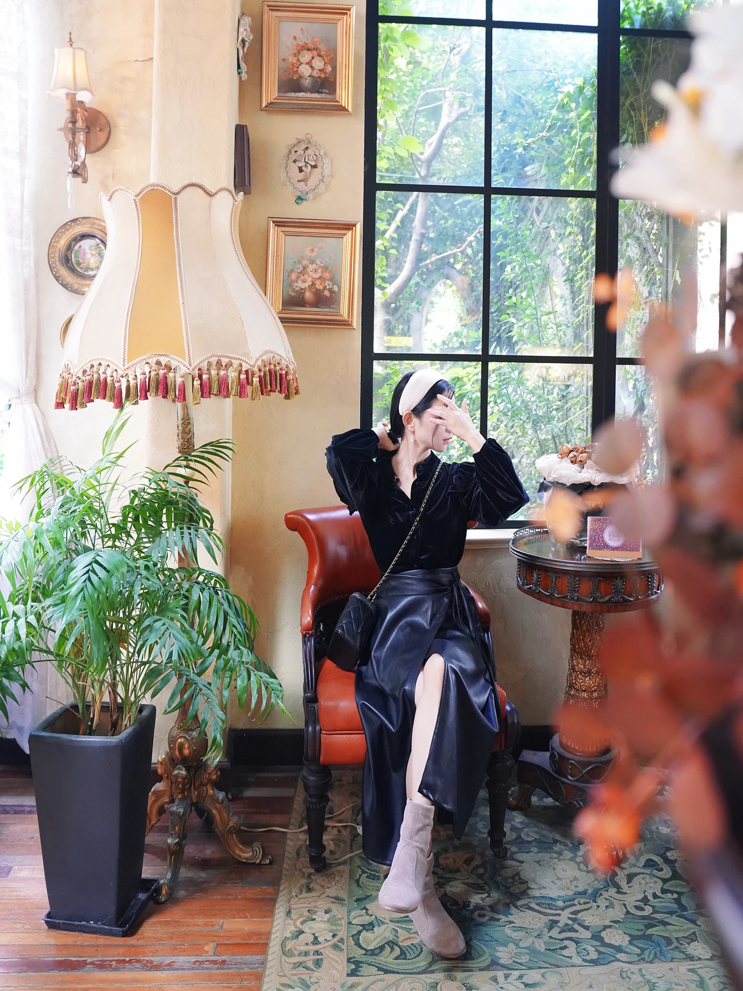 

Комплект D Studio: Бархатная блузка с длинным рукавом, поясом и юбка из искусственной кожи с разрезом, облегающая, с рукавами-фонариками, Cleanfit