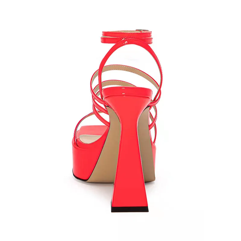 جلد ناعم مربع الأصابع منصة سميكة عالية الكعب لون نقي حزام كبير الحجم الصنادل المألوف المنصة حزام واحد الأحذية