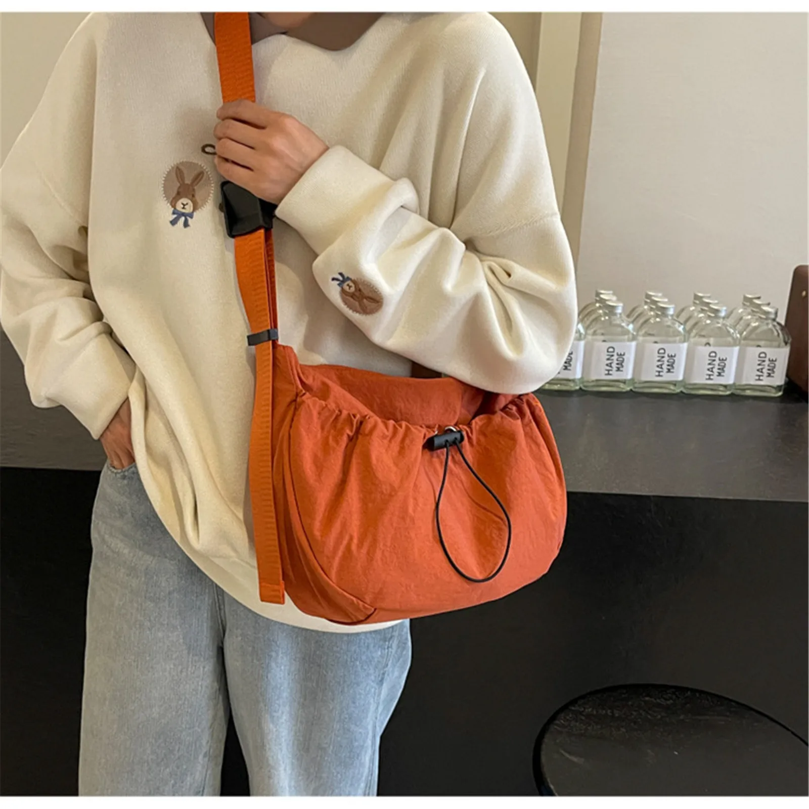 

New Niche Design Shoulder Bag Fashion Nylon Waterproof Drawstring Pleated Crossbody Bag Casual Versatile Commuter Bag Saddle Bag