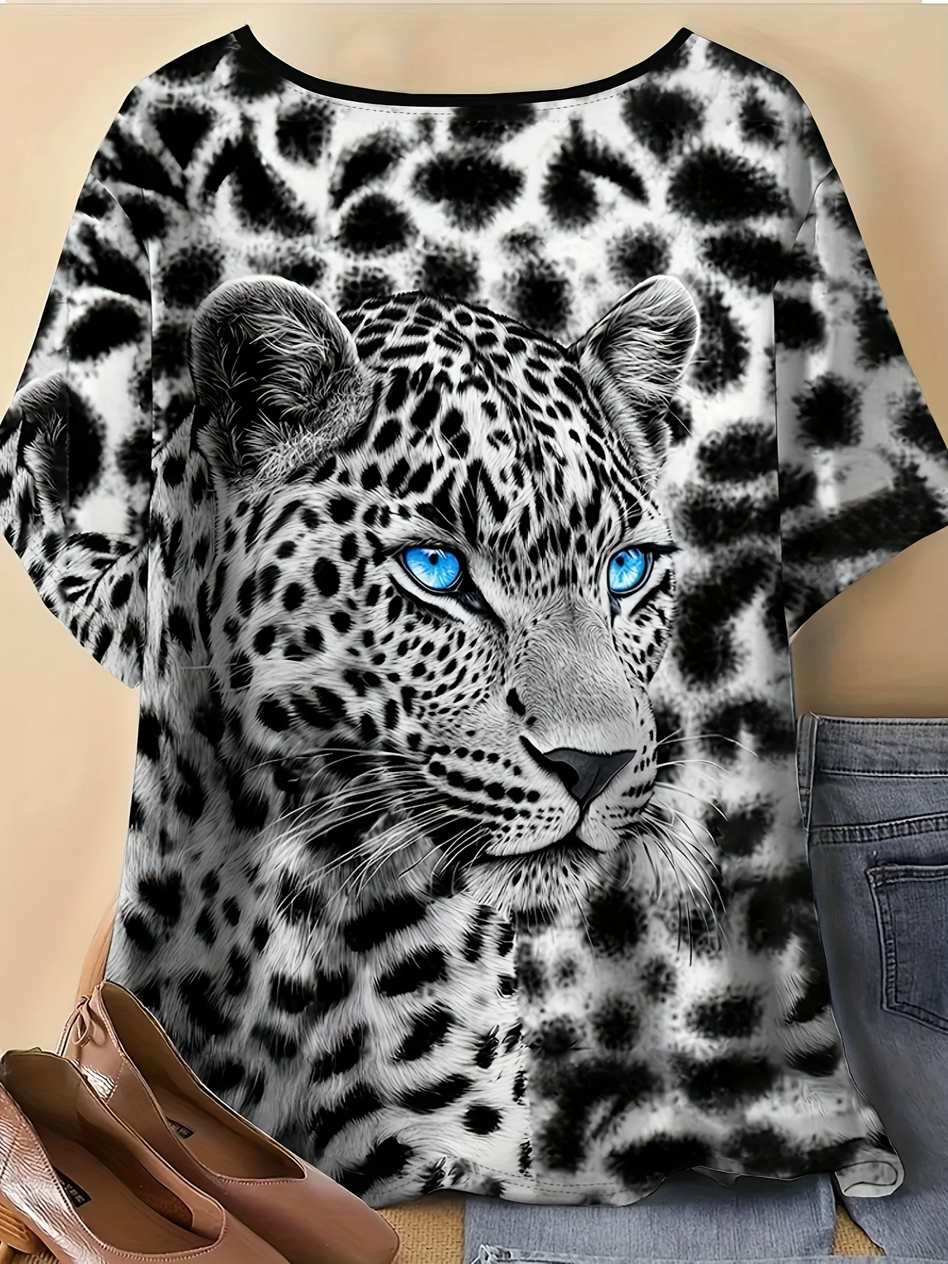 Women Crew Neck Short Sleeve T‑Shirt, Leopard Face With Bright Blue Eyes Full Print Casual Summer Tee