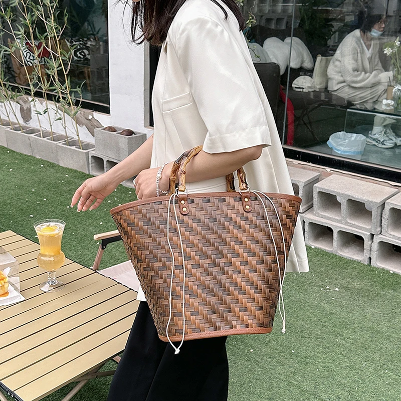 Ladies Summer Vacation Straw Handbag Ladies Rattan Bag Handwoven Beach Ring Bohemian Shoulder Bag Casual Bag Fashion Bucket Bag