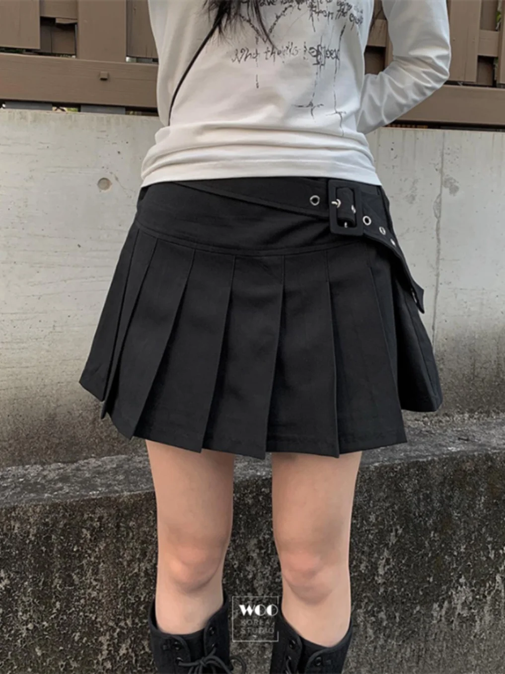 

Korean Style Sweet School Uniform Short Skirt with Belted Buckle Side Pleated Half-length A-line Skirts for Young Women