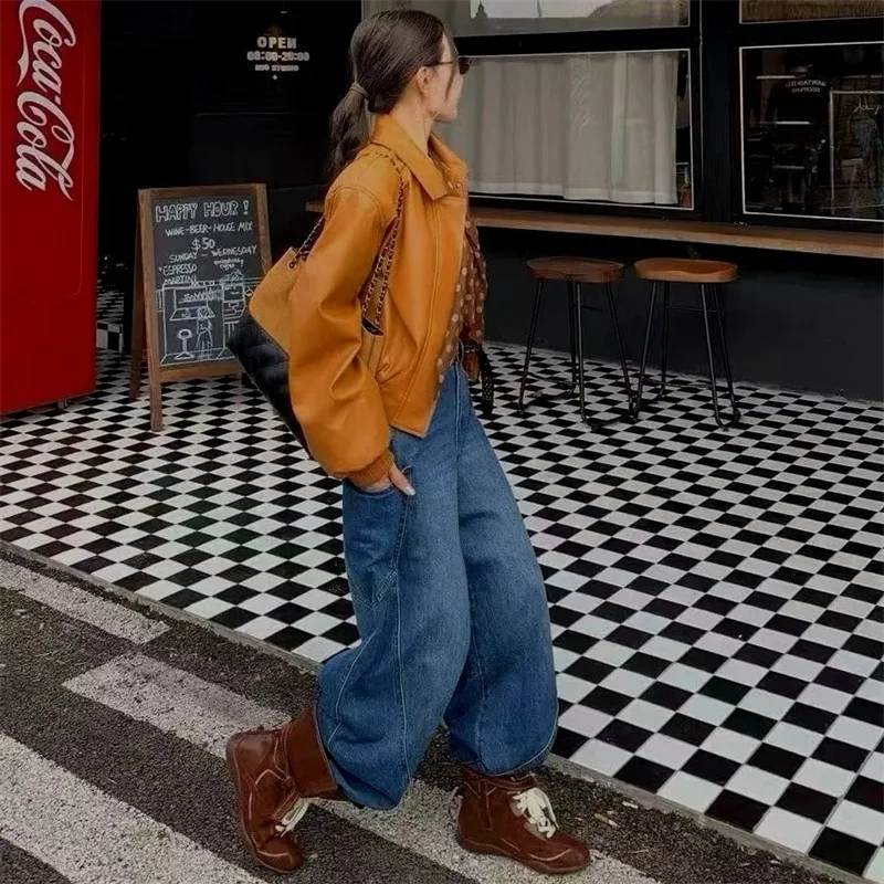 2025 Giacca da donna in pelle bianca e arancione alla moda delle celebrità di Internet Giacca da donna in vita ampia e sottile versione coreana autunnale