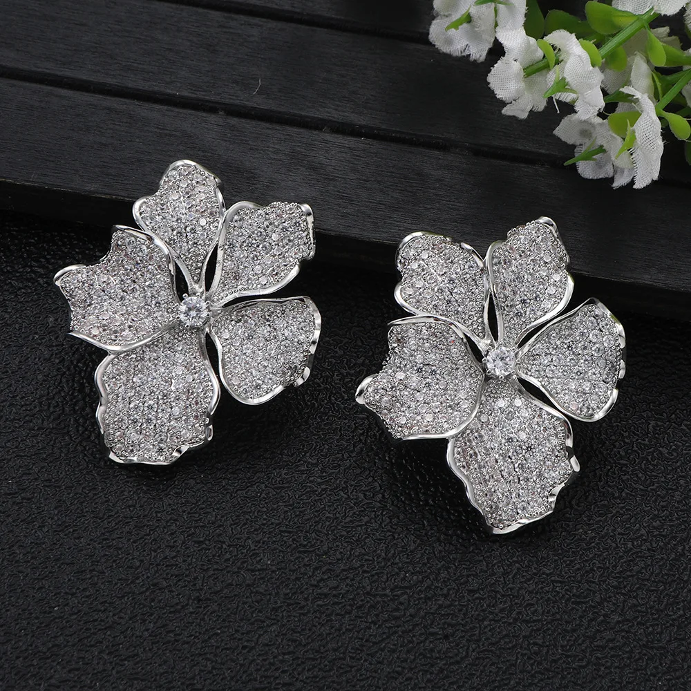 HIBRIDE 2025 Temperament Stunning Feminine Charm Flower Stud Earrings Jewelry for Holiday Dresses Wedding Prom Travel Gifts E294