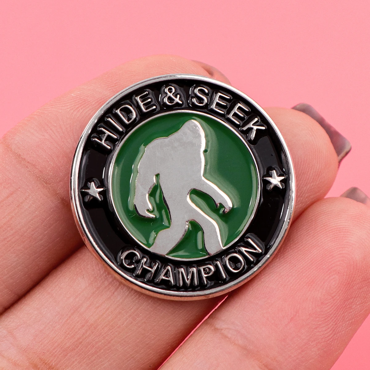 Эмалированные-булавки-с-изображением-монстра-из-фильма-креативные-броши-значок-булавка-для-рюкзака-аксессуары-для-одежды-ювелирные-изделия-с-животными-подарки-на-день-рождения