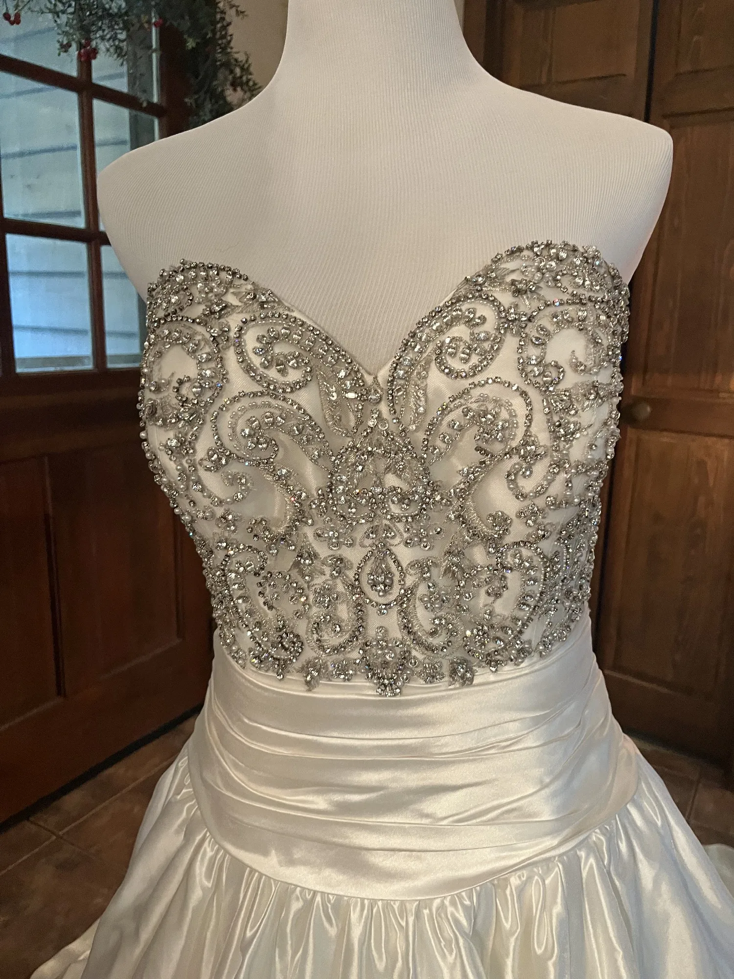 

Customized 2026 Women's Luxury Sweetheart Collar Wedding Dress with Diamond Pearl Decoration A-line Satin Vestido de Novia