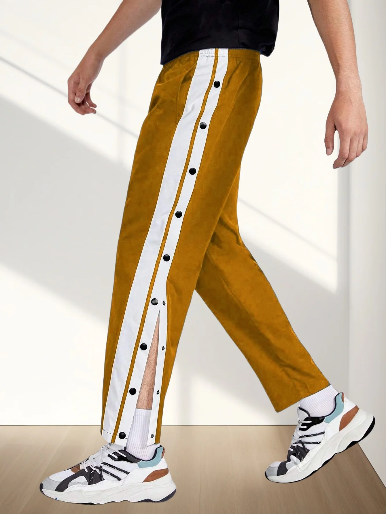 

Men's fashionable sporty casual trousers with many buttons on the side, loose, breathable and elastic fitness pants for the stre