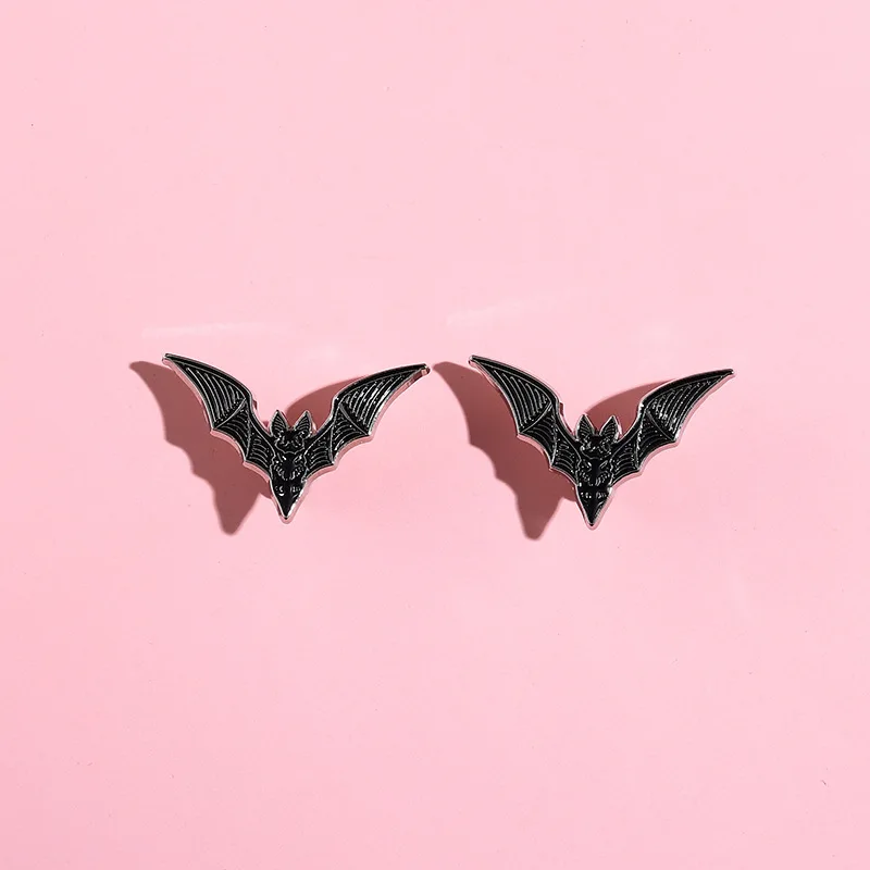 هالوين ليتل بات المينا دبوس الموضة خمر الخفافيش القوطية دبابيس الكرتون الحيوان على ظهره شارة مجوهرات هدية للأطفال الأصدقاء