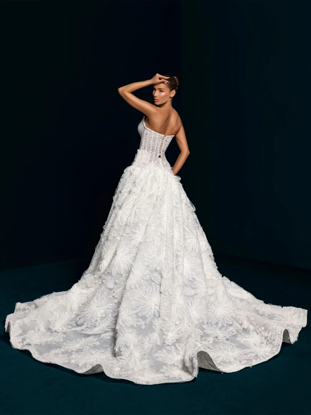 فستان زفاف مصنوع يدويًا ثلاثي الأبعاد مطرز بالزهور رائع عميق على شكل حرف v فستان زفاف الأميرة 2026 فساتين أنيقة مخصصة للعروس