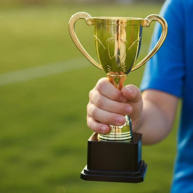 Mini Plastic Award Trophy Toys 2 Pack Durable Prizes for Kindergarten Parties Kids Sports Day Classroom Rewards
