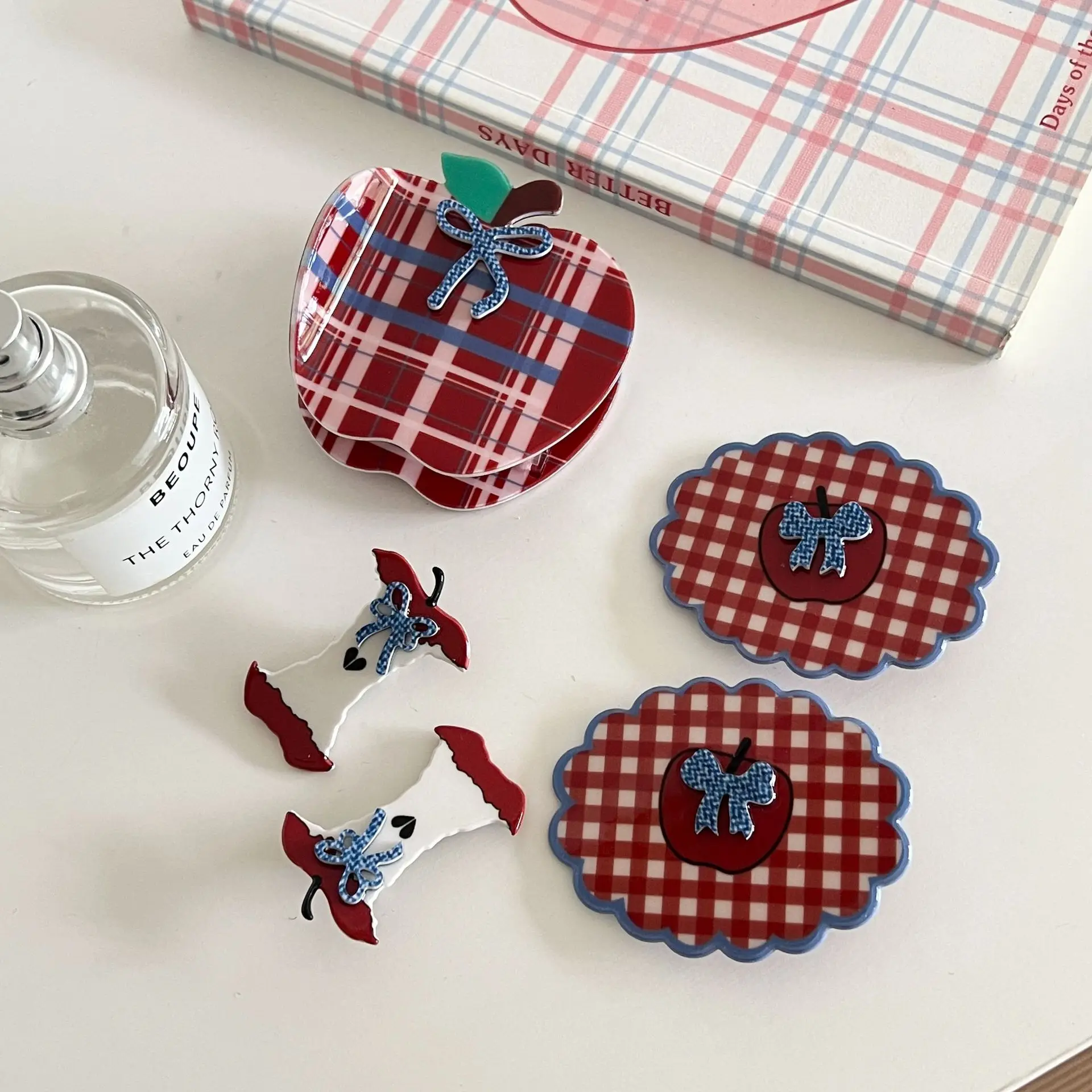 

1pc Retro plaid apple clip, bow tie, plaid hair clip, creative shark clip, Korean autumn and winter hair accessory, new