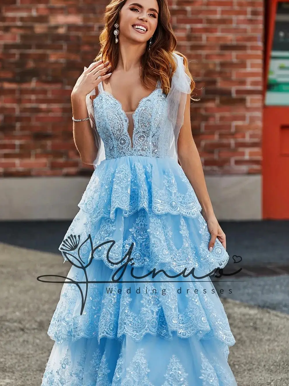 Personalizado sexy profundo decote em v vestido de cocktail brilhante lantejoulas apliques vestido de noite gracioso a linha em camadas longos vestidos de baile robe