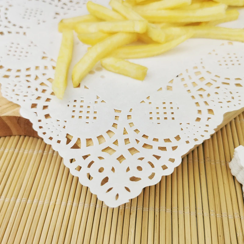 Tappetini di carta all'ingrosso Centrini di pizzo che assorbono olio Centrelli di carta bianca con bestseller di fabbrica