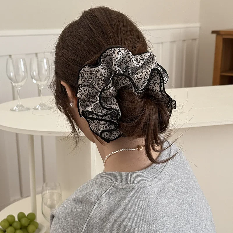 النمط الفرنسي الرجعية الأزهار طباعة Scrunchies الراقية أربعة طبقات كبيرة الحجم المرأة ورود رأس كعكة الشعر حبل ذيل حصان الشعر التعادل